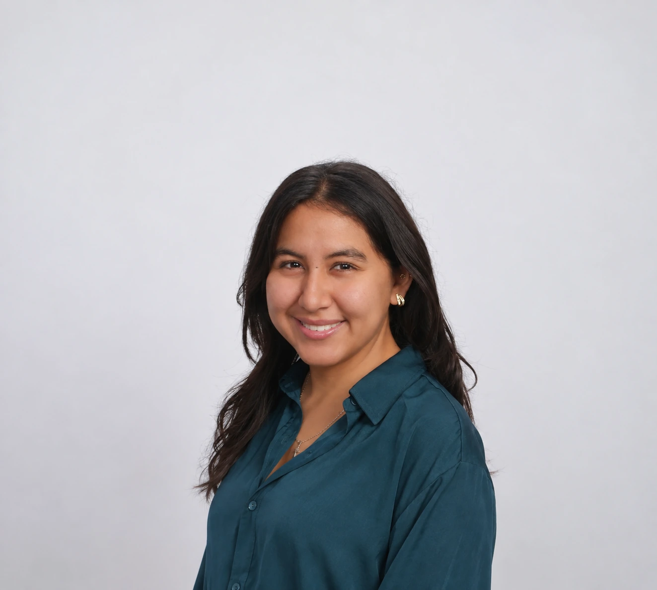 Leyla, licensed mental health counselor providing virtual therapy for teens and young adults