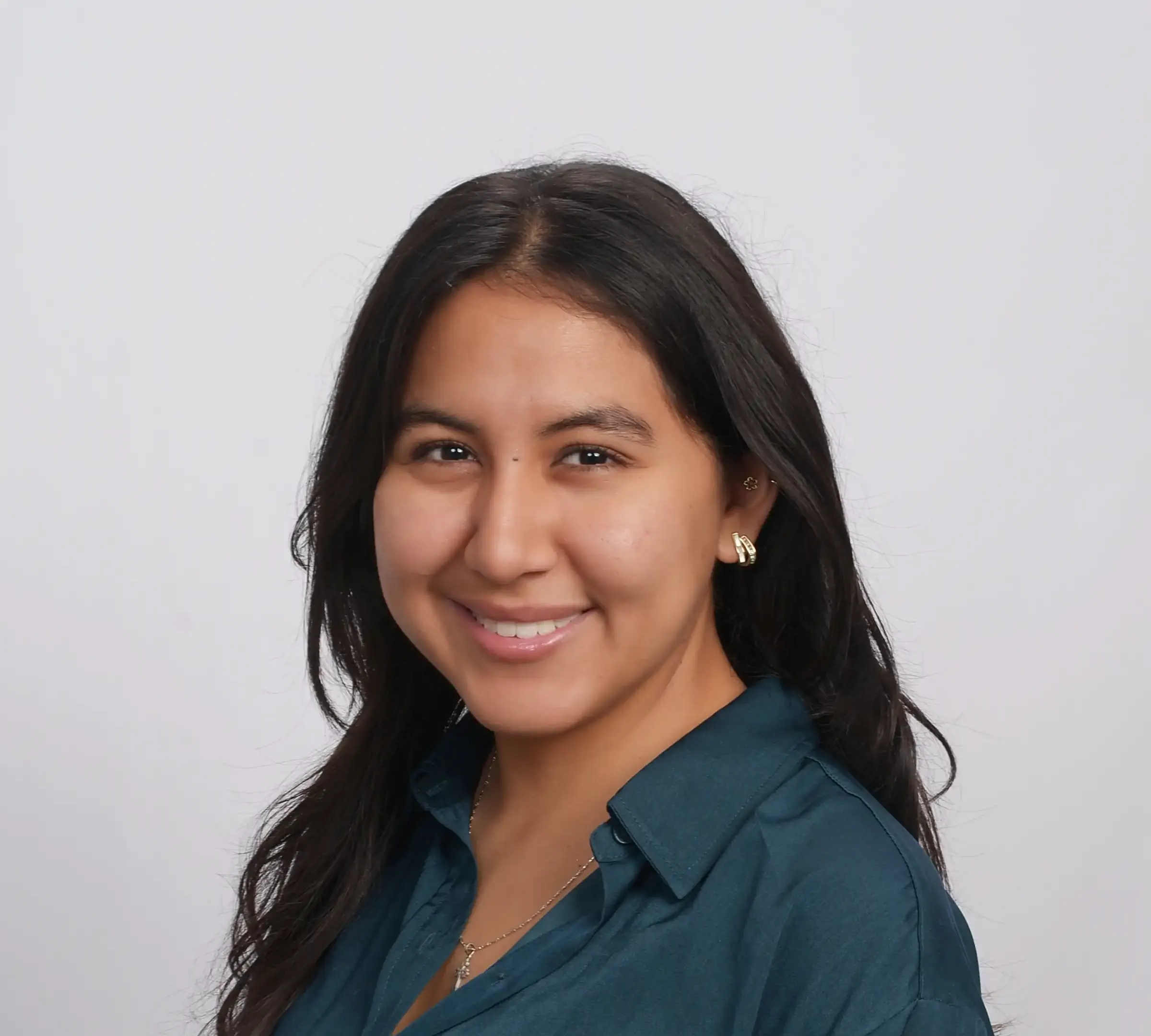 Leyla, licensed mental health counselor providing virtual therapy for teens and young adults
